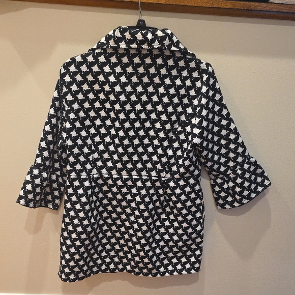 Chic Black and White Women's Blazer - Picture 3 of 6